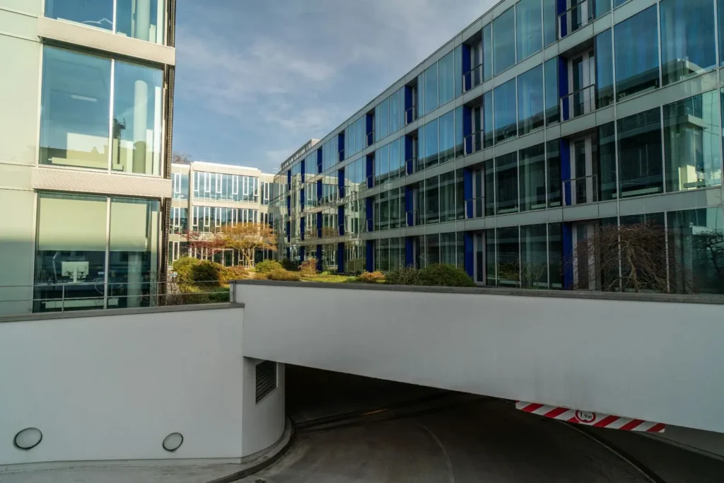 strongest glass for commercial buildings2